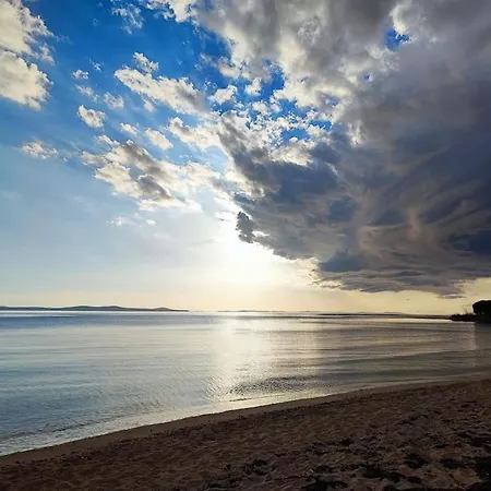 Villa Mattina, With Heated Pool And Jacuzzi