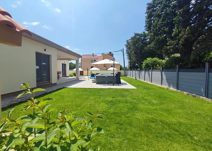 Mattina, With Heated Pool And Jacuzzi Privlaka (Zadar)