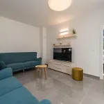 Villa Mattina, With Heated Pool And Jacuzzi