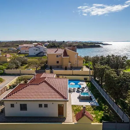 Mattina, With Heated Pool And Jacuzzi * Privlaka (Zadar)