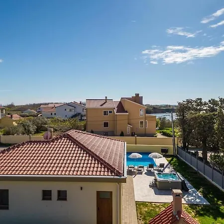 Mattina, With Heated Pool And Jacuzzi *