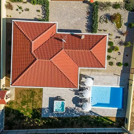 Mattina, With Heated Pool And Jacuzzi