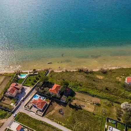 Villa Mattina, With Heated Pool And Jacuzzi *
