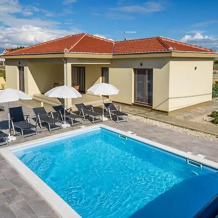 Mattina, With Heated Pool And Jacuzzi