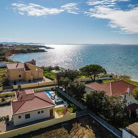 Villa Mattina, With Heated Pool And Jacuzzi *