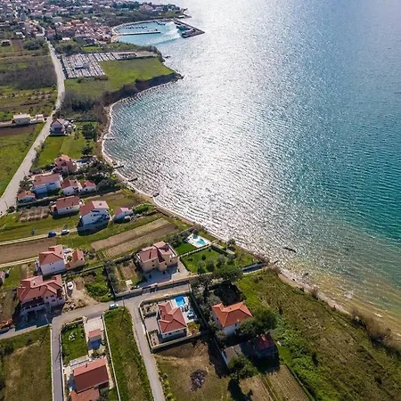 Mattina, With Heated Pool And Jacuzzi * Privlaka (Zadar)