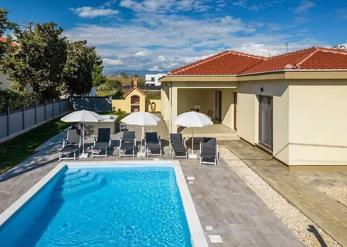 Mattina, With Heated Pool And Jacuzzi 别墅 *