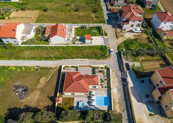 Mattina, With Heated Pool And Jacuzzi *