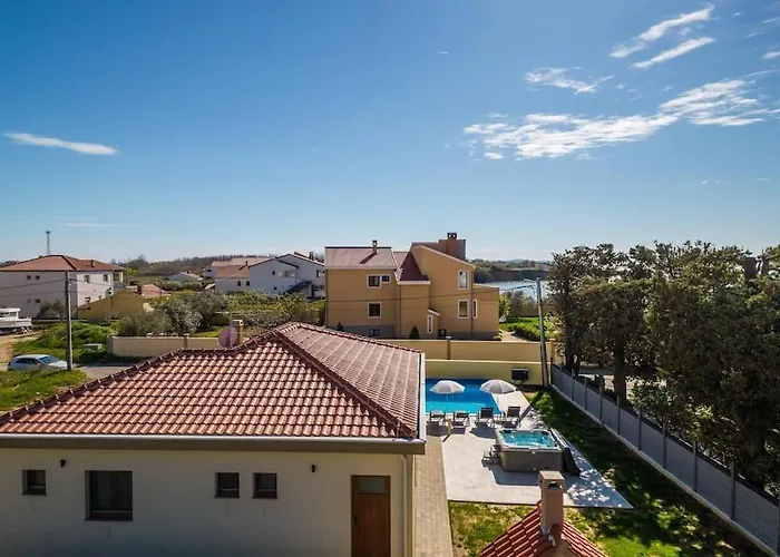 Mattina, With Heated Pool And Jacuzzi *