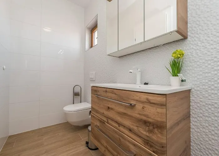 Mattina, With Heated Pool And Jacuzzi