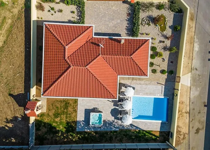 Mattina, With Heated Pool And Jacuzzi