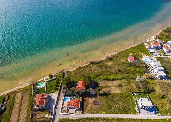 Mattina, With Heated Pool And Jacuzzi