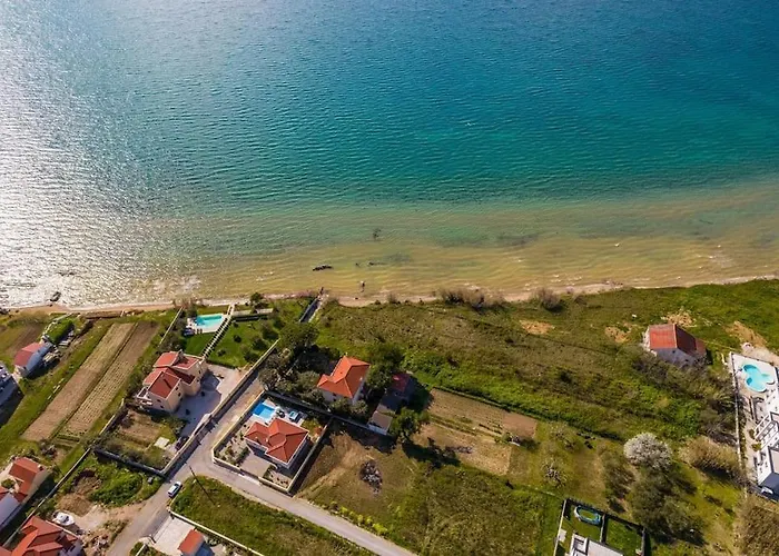 Villa Mattina, With Heated Pool And Jacuzzi *