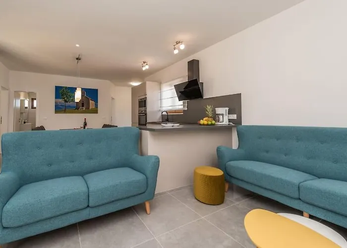 Mattina, With Heated Pool And Jacuzzi *