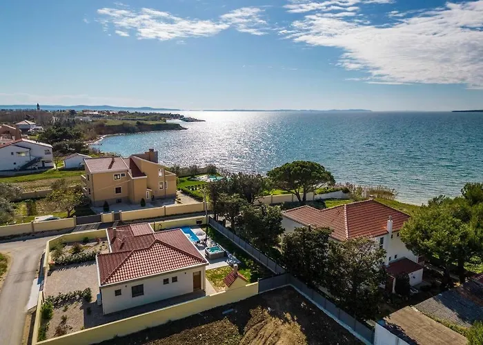Villa Mattina, With Heated Pool And Jacuzzi *