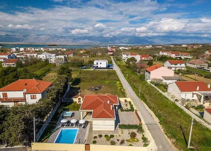 Mattina, With Heated Pool And Jacuzzi Villa Privlaka (Zadar)