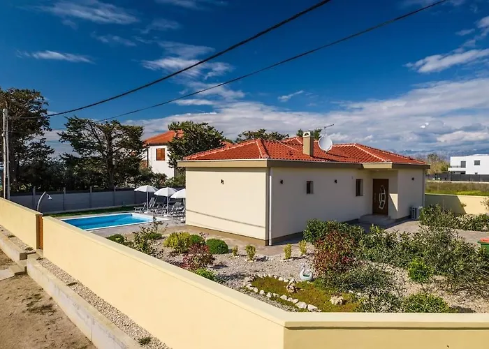 Mattina, With Heated Pool And Jacuzzi 别墅 *